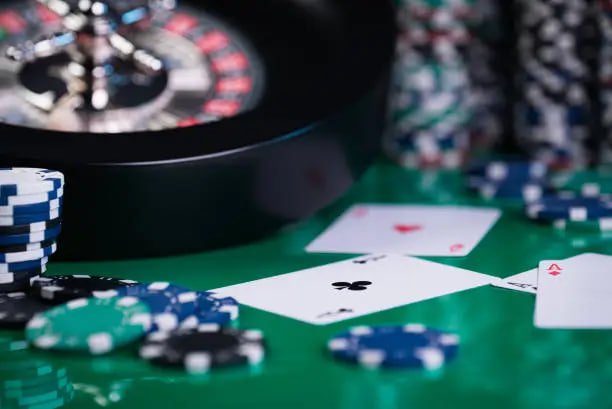 wwwa80 အွန်လိုင်း ကတ်ဂိမ်းများ Poker Baccarat ကစားနေသောမြင်ကွင်း